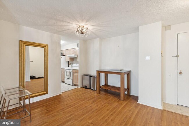 Photo - 1420 Locust St Unit 25E