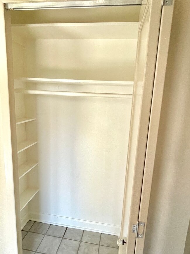 Photo - Woodstock area, 1 bedroom, 1 bath with finished basement