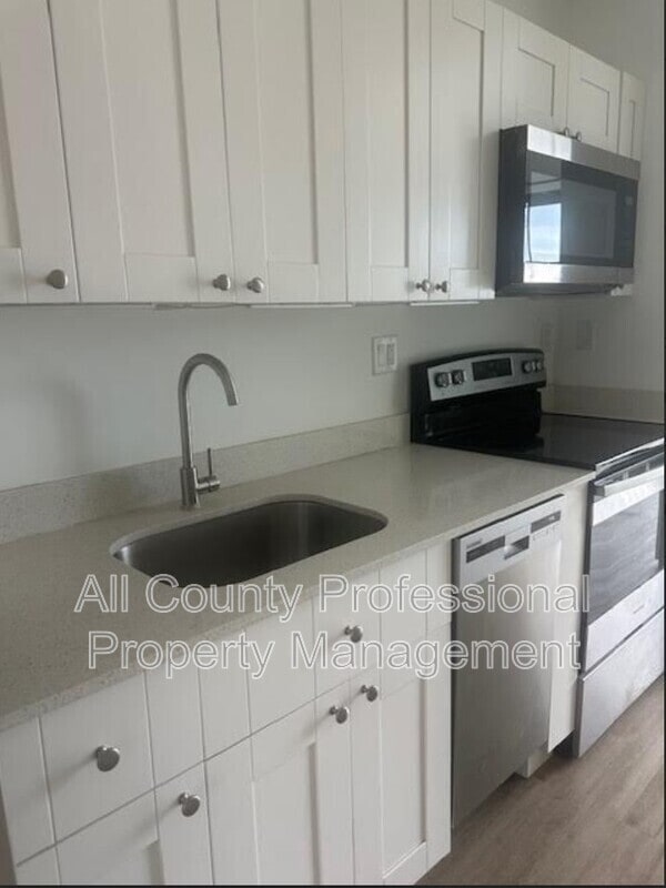 Building Photo - 4100 SW 64th Ave Unit 313