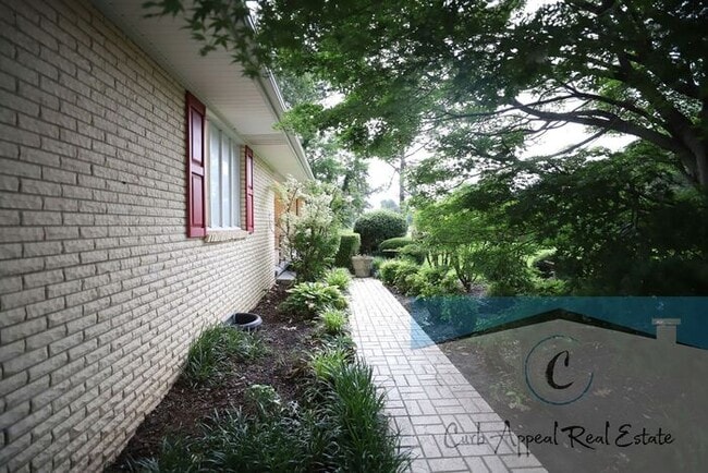 Photo - Westside Schools - 3 bed/ 2 bath 2,300 sq.ft.., den/family room, deck in the country on a paved r...