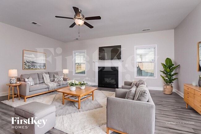 Photo - 499 Royal Oak Ln