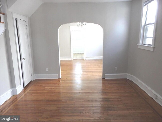 Photo - 129 S Eagle Rd