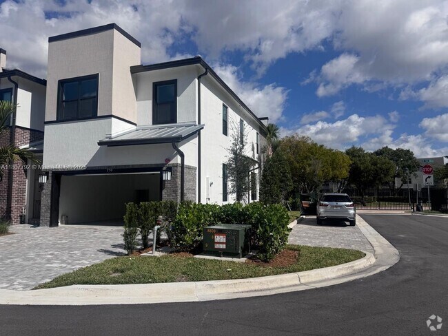 Building Photo - 750 NW 82nd Ter Rental