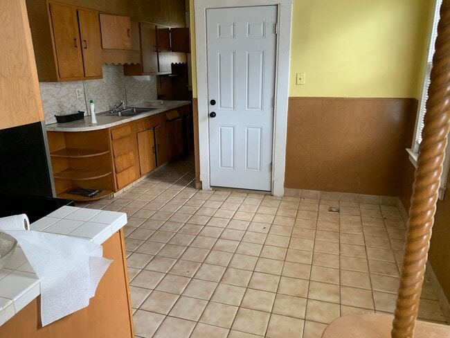 Photo - 177 Helen St Unit # 2