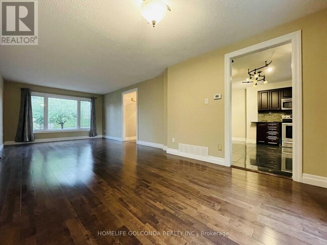 Photo - 909 Ferndale Crescent