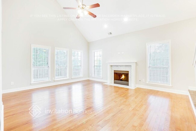 Photo - 695 Shore Pl