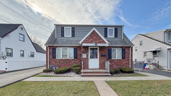 Photo - 154 Charlton Ave Unit 2