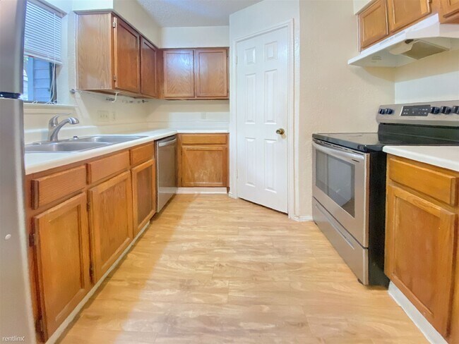 Photo - 2 br, 1 bath Condo - 404 Kenniston Dr B B