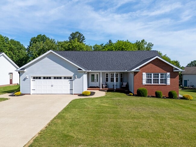 Building Photo - Four bedroom home