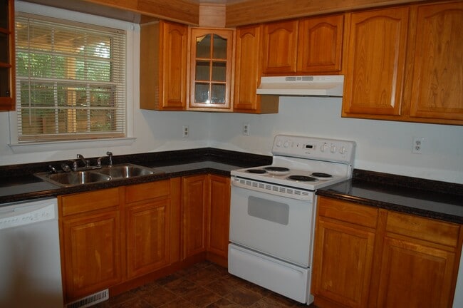 Photo - 329 Skyline Pl