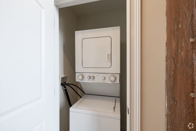 Studio, 1BA - Laundry