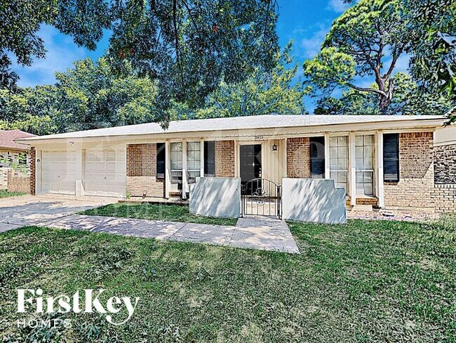 Building Photo - 2405 Laredo Ct