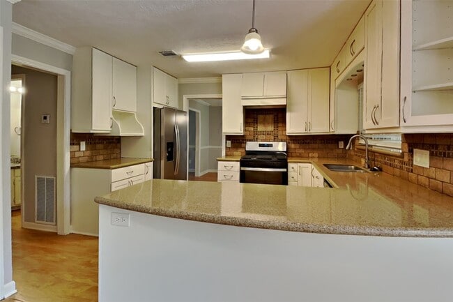 Photo - 3918 Forest Village Dr