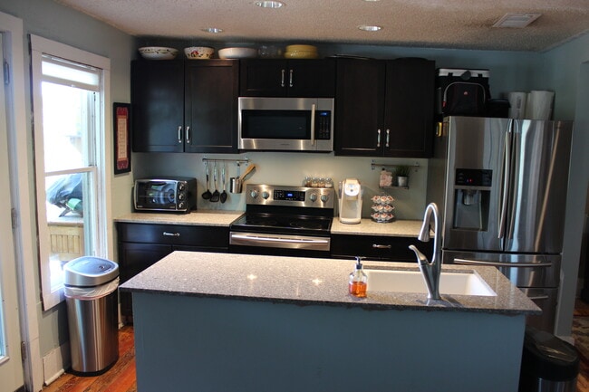 Cocina - 1822 W 35th St Unidad Bradz Upstairs