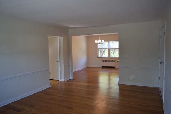 5623-5631 Beechmont - Beechcrest Apartments