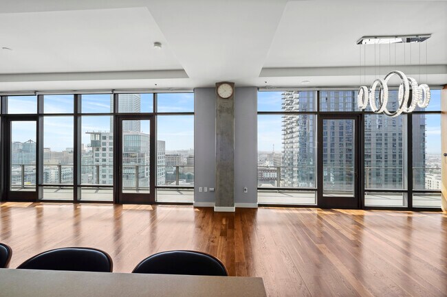 Photo - 1100 S Hope St