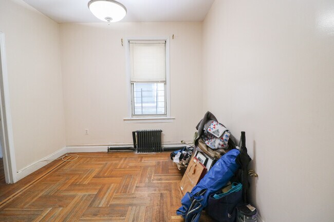 Living Room - 2265 Chatterton Ave Unit 2