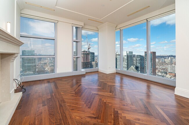 Photo - 183 Wellington St W