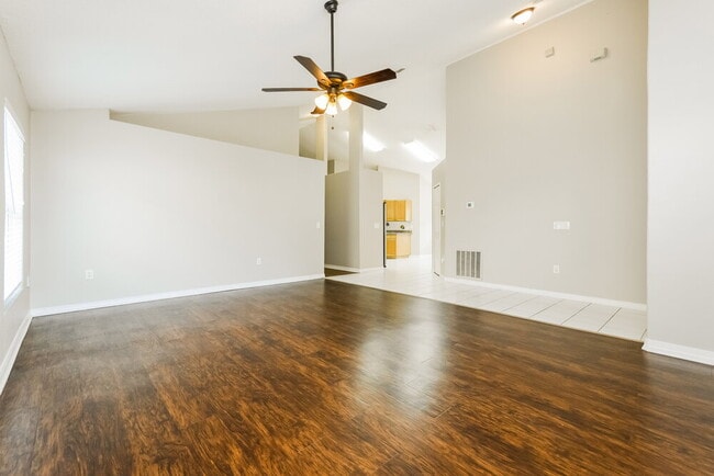 Photo - 1718 Putney Cir