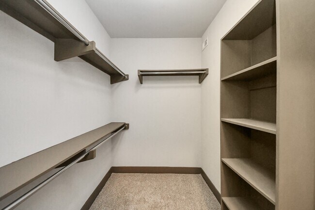 Photo - 5454 State St Unidad 2315
