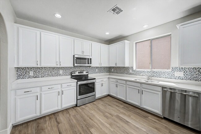 2934 N 71st Pl
