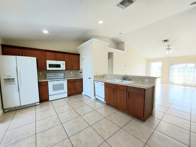 Photo - 18 NW 29th Pl