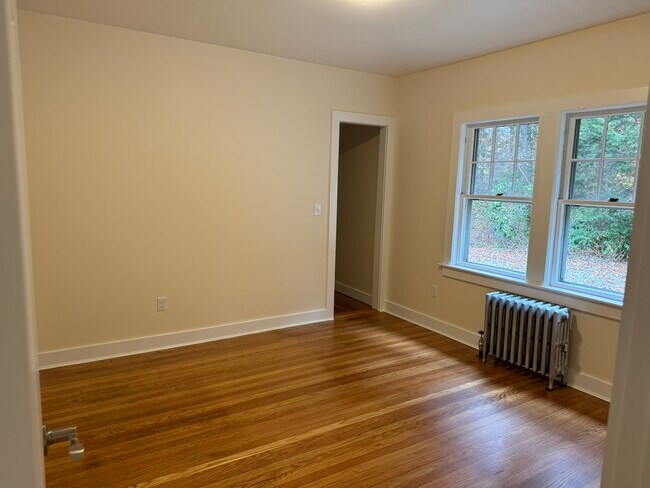 Photo - 1537 Main St