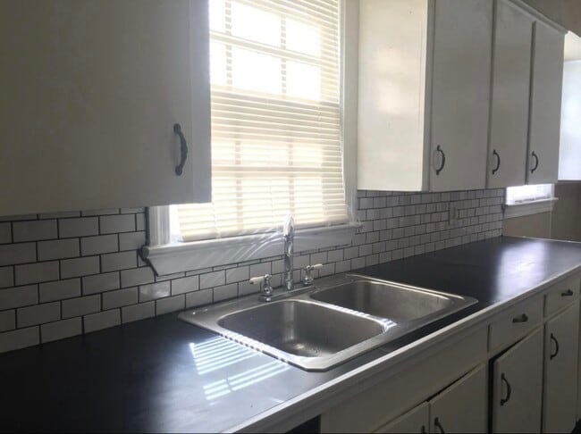 Photo - 325 E Northside Dr