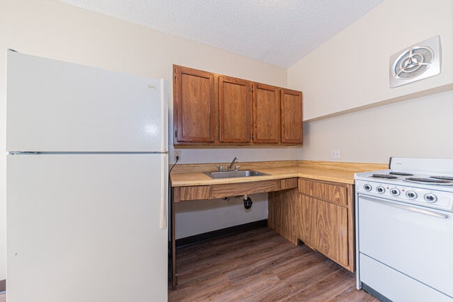 z-063026-Carbondale Towers