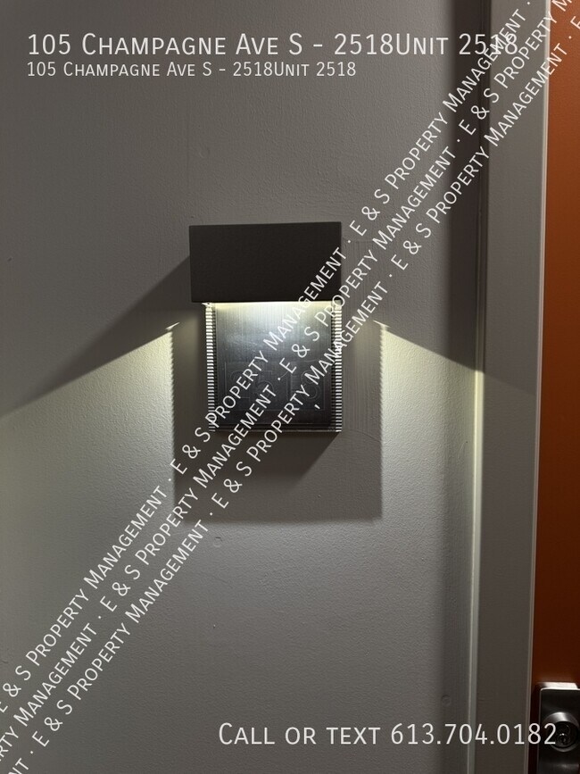 Photo - 105 Champagne Ave S