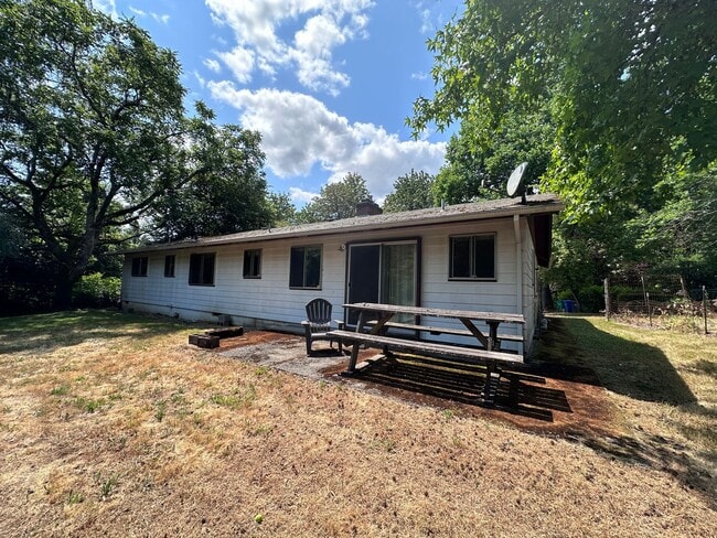 Photo - Lewis & Clark Graduate/Law Students ONLY Unit Room 2