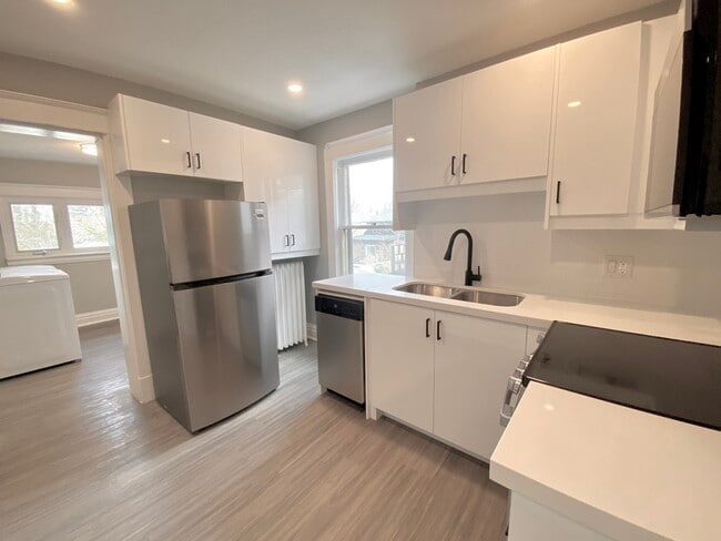 Building Photo - 953 Montclair Ave Unit 2