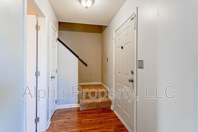 Photo - 8 Hayfield Ln