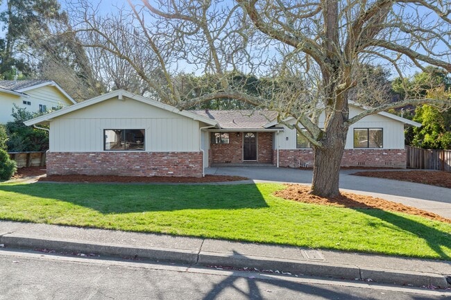 Building Photo - 4 Pimentel Ct