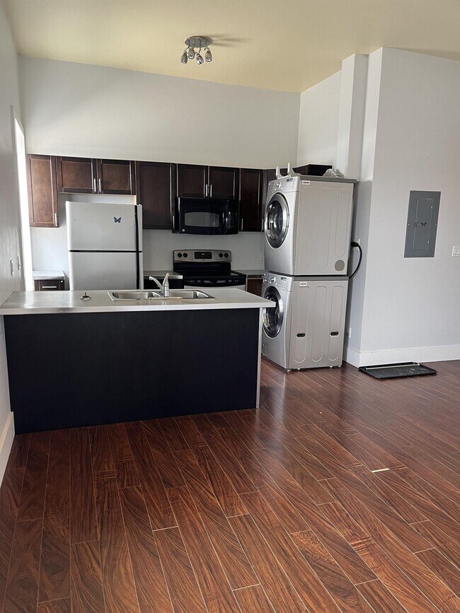 Photo - 73 King St W Unit 303