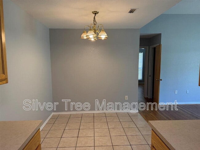 Photo - 204 School House Rd