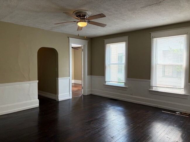 Photo - 705-707 E Grove Unit 705 Lower