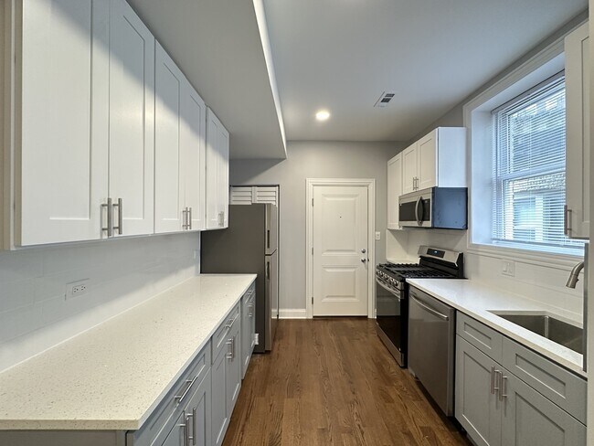 Photo - 1157 W Lunt Ave Unit 3