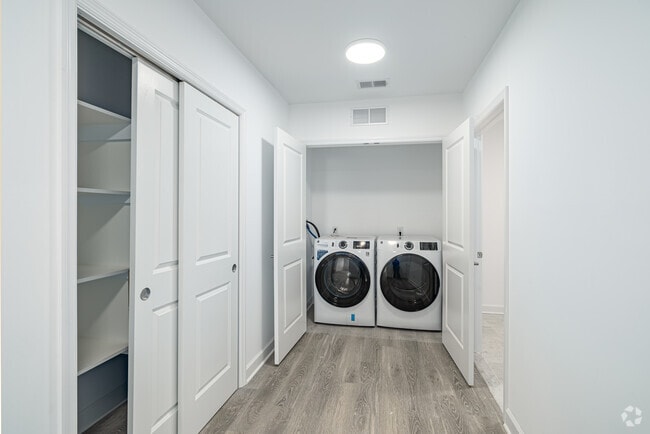 1BR, 1BA - 1,098SF - Laundry - Central Park