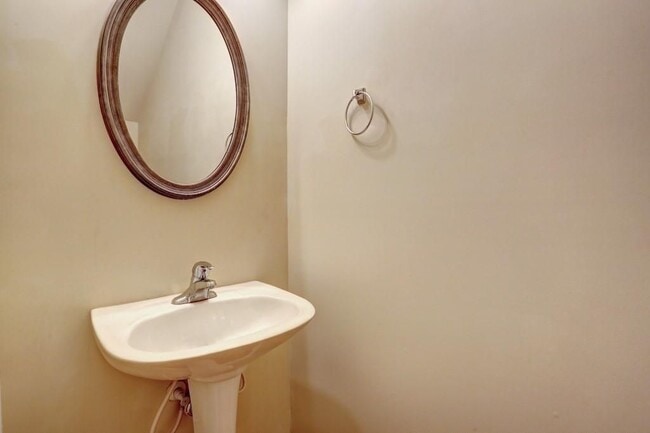 Photo - 5624 Moresby Ct