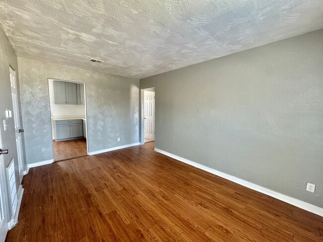 Photo - 2030 NW 25th St Unit 8