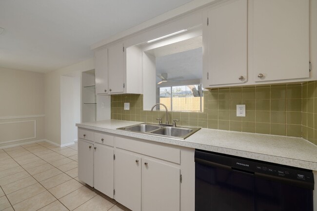 Building Photo - 3645 Panola Dr Rental