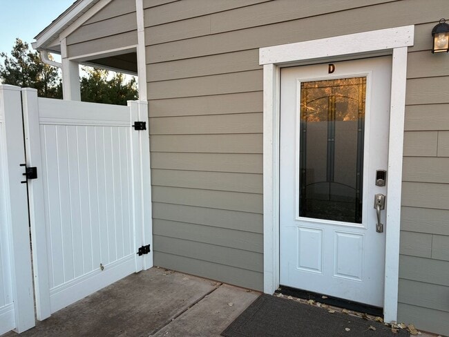 Building Photo - 380 Utah Ave Unit D