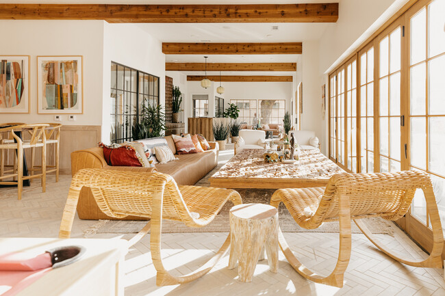 Leasing Lobby