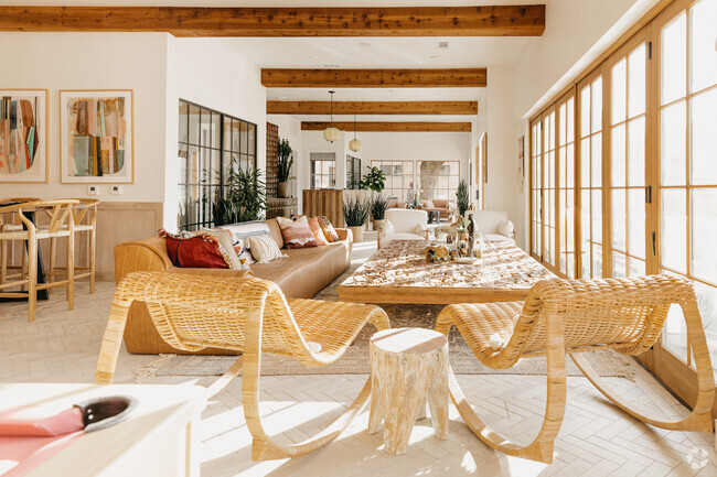Leasing Lobby - Bishop North Rental