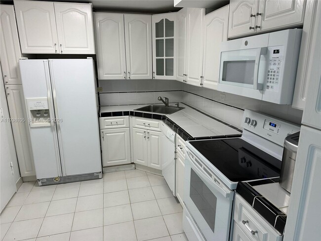 Photo - 6039 Collins Ave Unit 1434