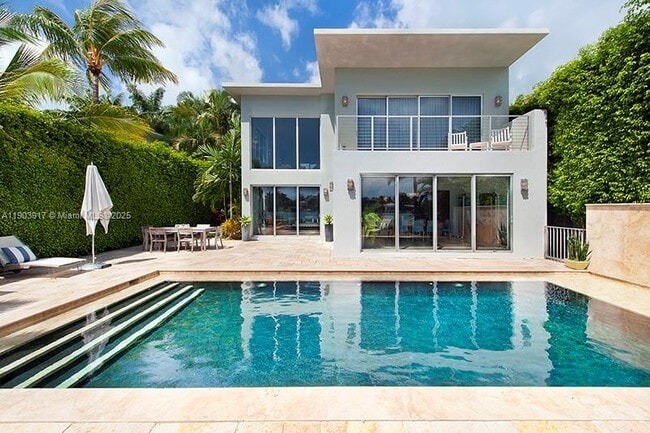 Building Photo - 405 E San Marino Dr