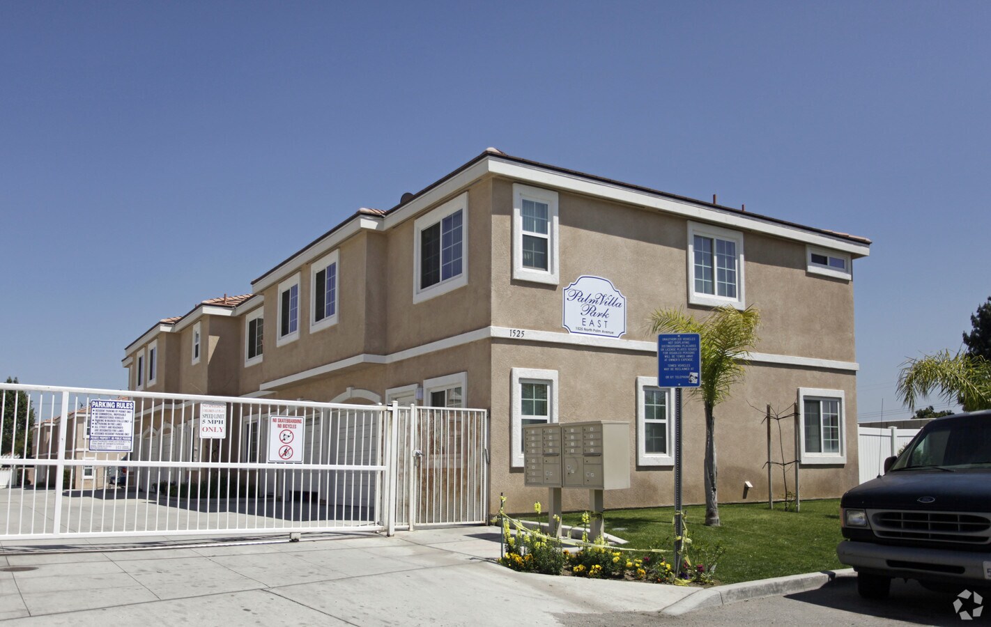 Palm Villa Park 20-East - Palm Villa Park 20-East Townhomes