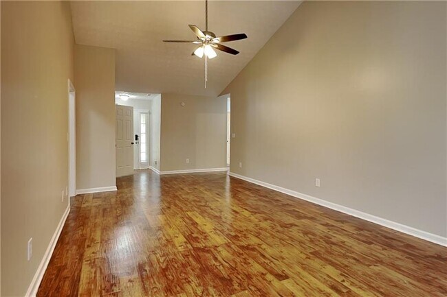 Photo - 405 Windsor Brook Ln SE