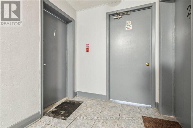 Photo - 1023 Churchill Ave Unité 1